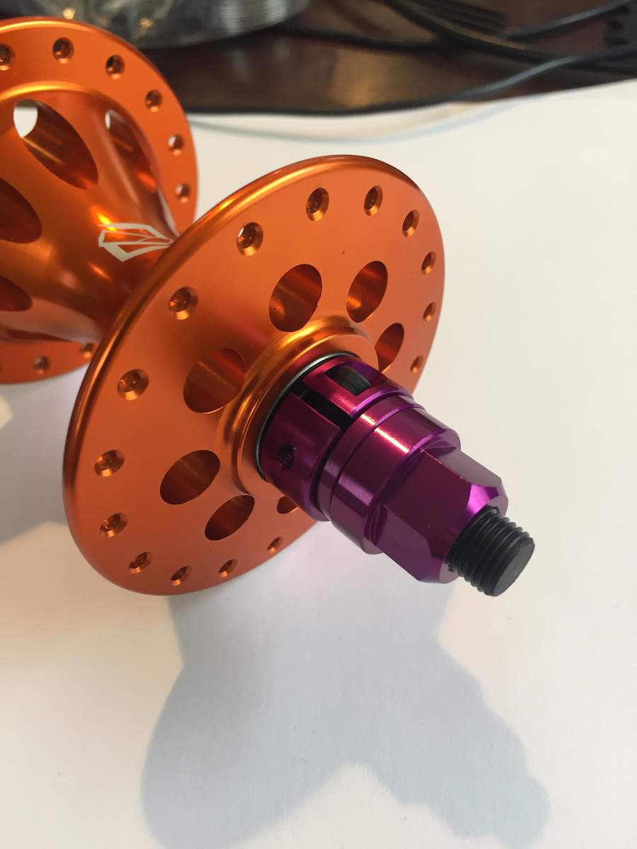 Hiland Bicicletta Per Bambini Da 26 Pollici, Per Ragazzi E Ragazze, BMX, Freestyle, 2 Pioli In Acciaio, Protezione Catena, Ruota Libera, Colore Nero - Foto 4