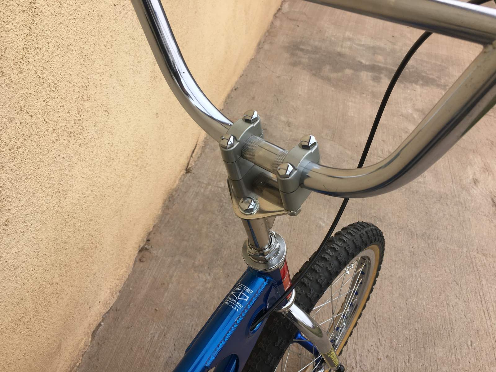 how to raise the handlebars on a mongoose bike