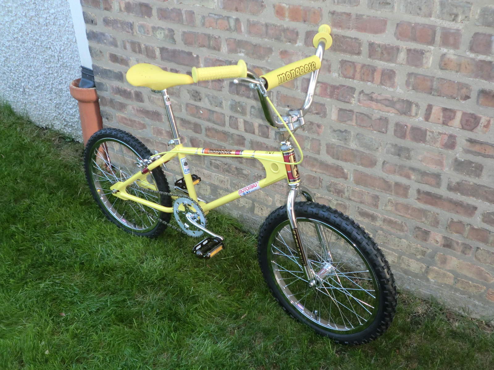 yellow bmx bike
