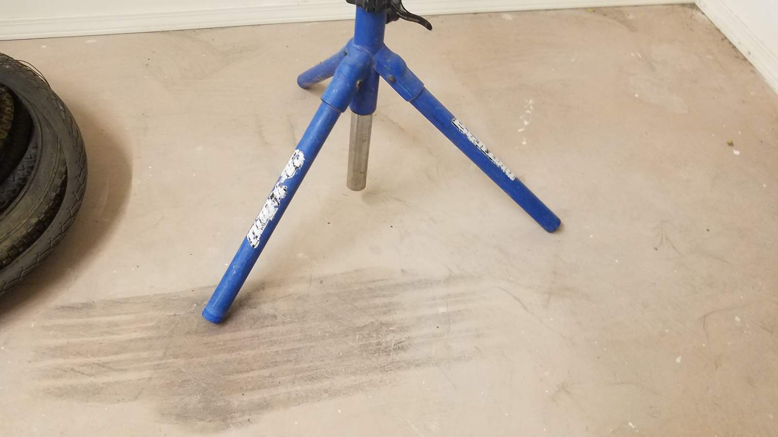 road bike floor stand