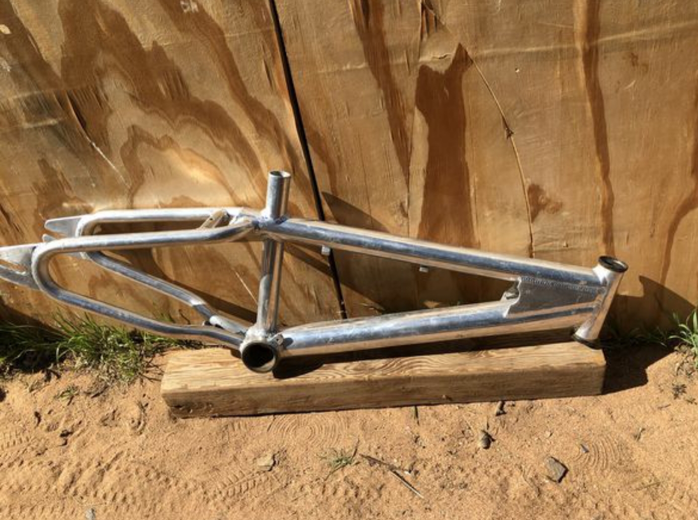 20" frame no branding...head tube gussets and looptail drops