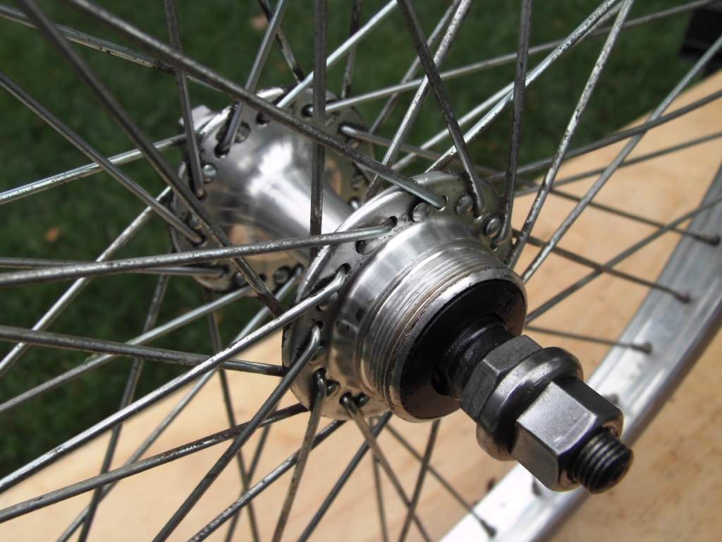For Sale / Wheelset KK Hubs 48 hole silver
