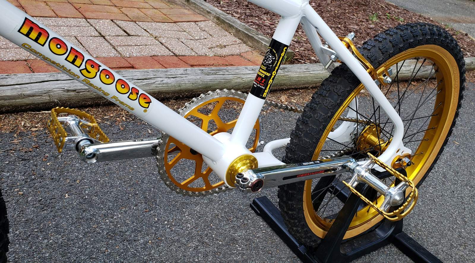 mongoose la familia frame