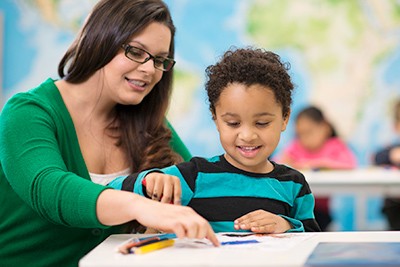 Avaliação na Educação Infantil: considerando a singularidade das crianças Avaliação na Educação Infantil: considerando a singularidade das crianças