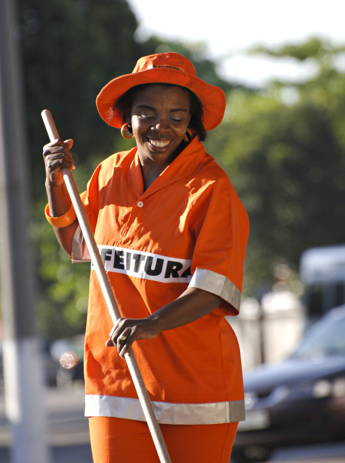 Deita a vassoura, gari!