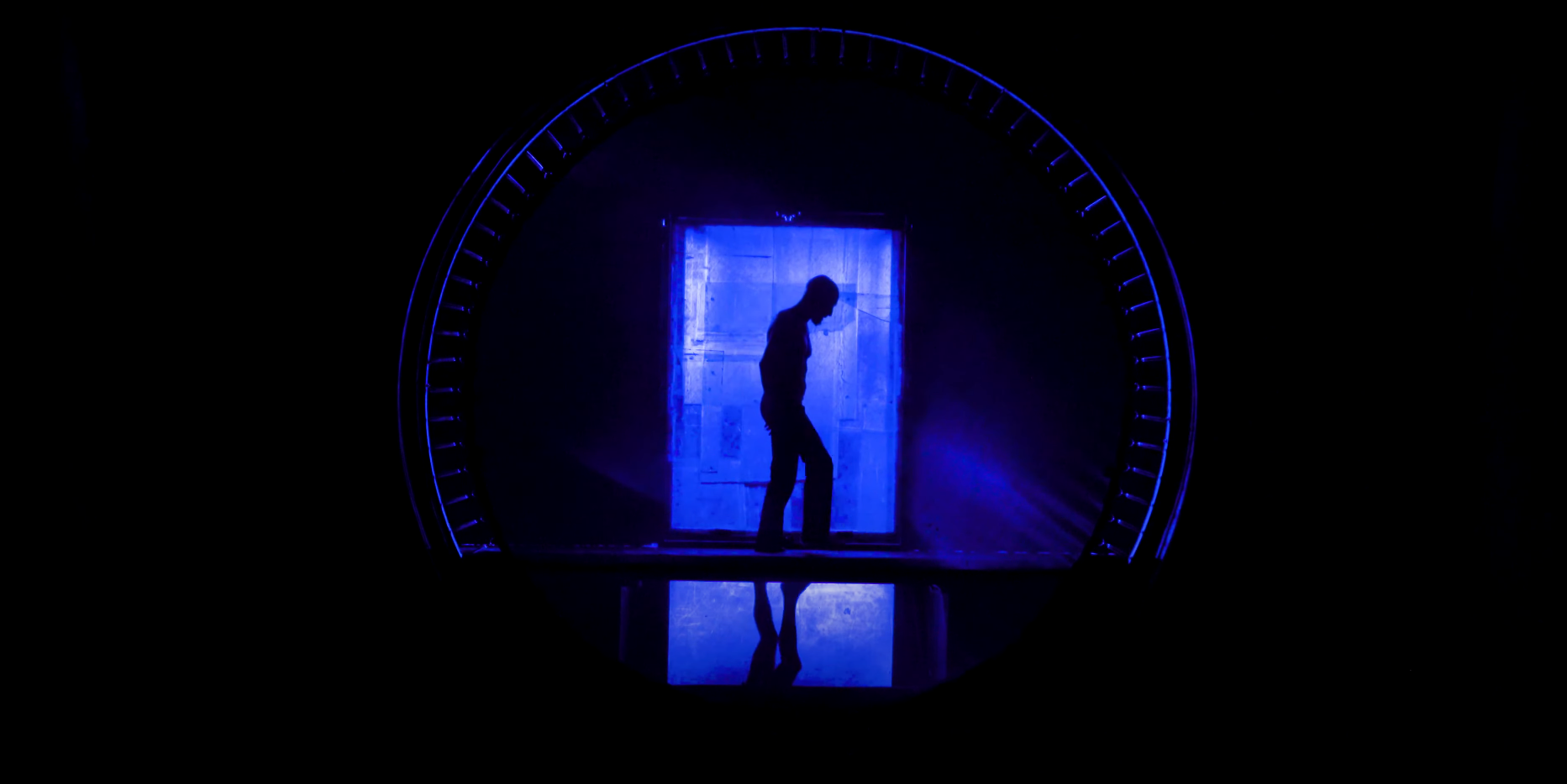 Enquanto você voava, eu criava raízes – uma peça com rigor estético