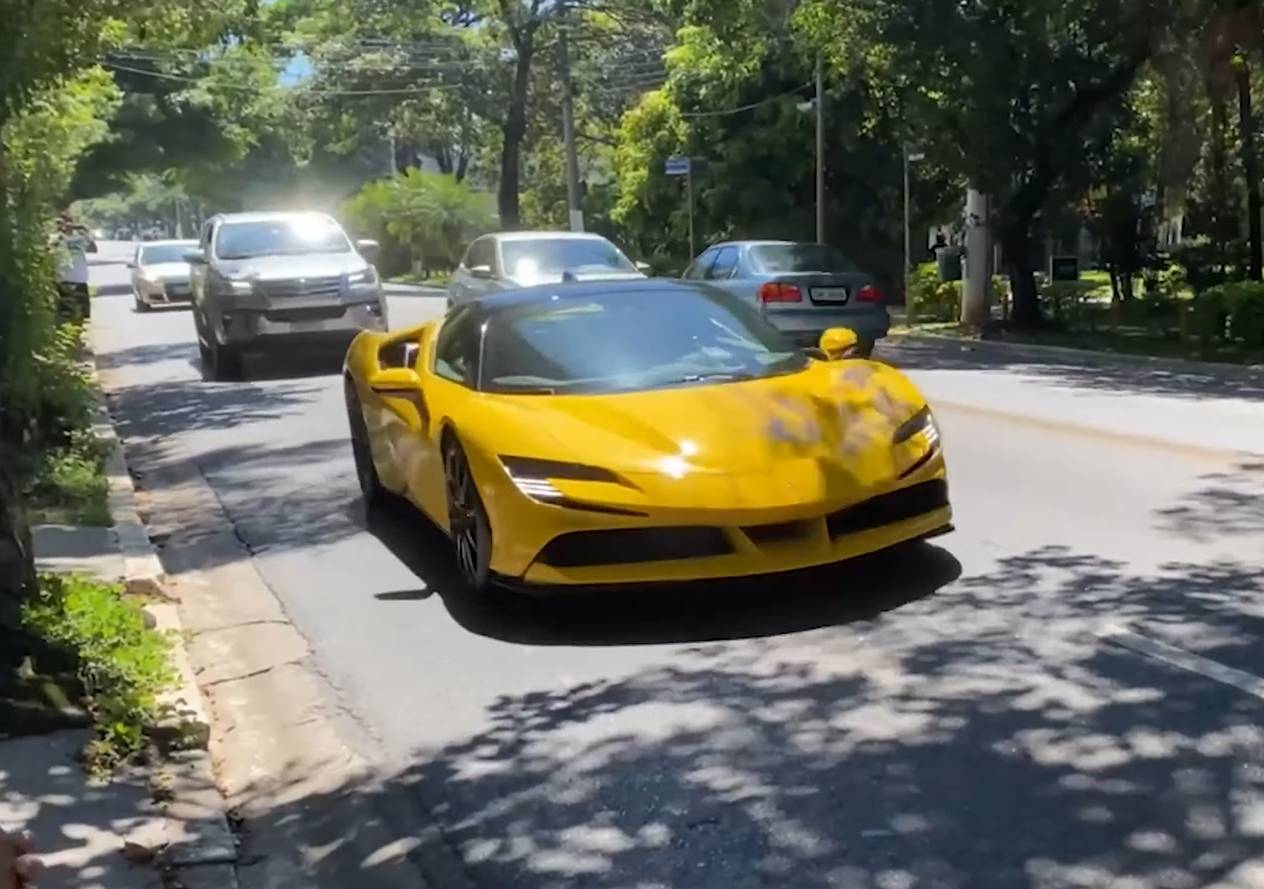 Uma Ferrari à prova de polícia