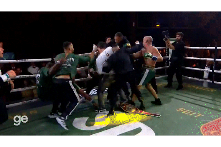 A pancadaria black-tie não acabou em fast-food