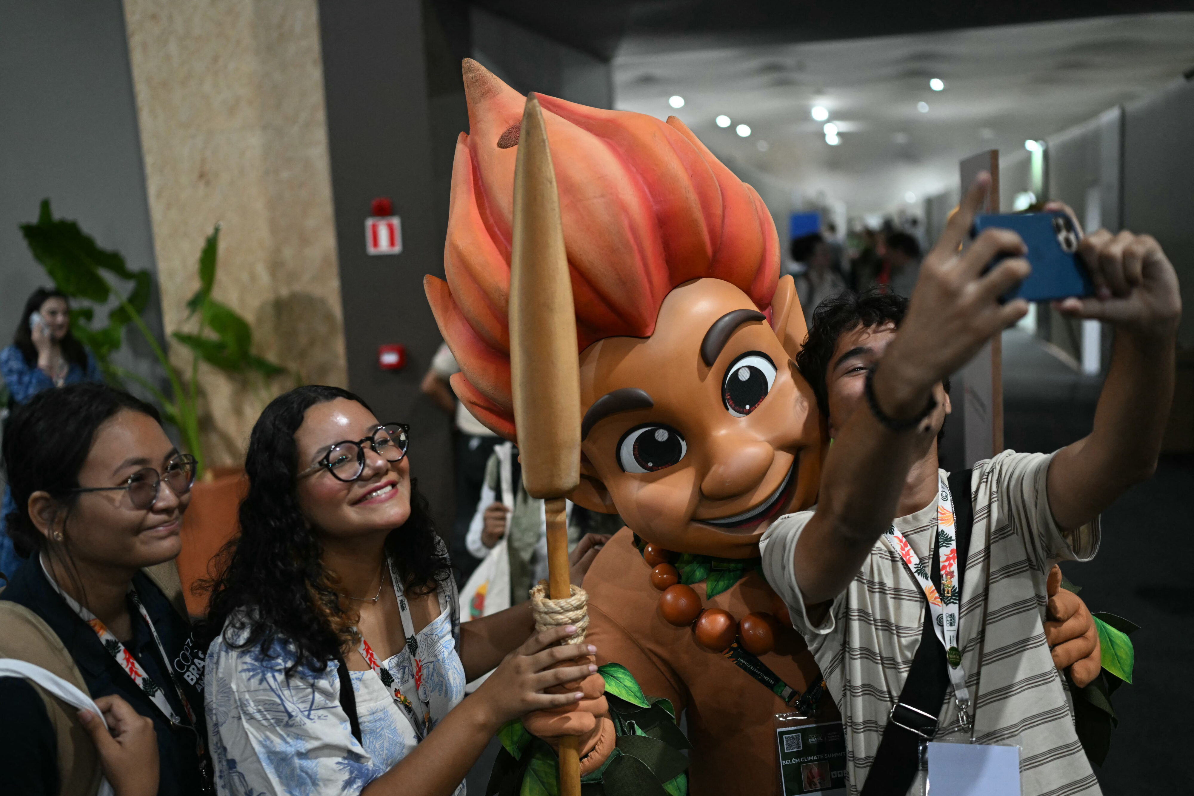 O delegado Curupira pede passagem