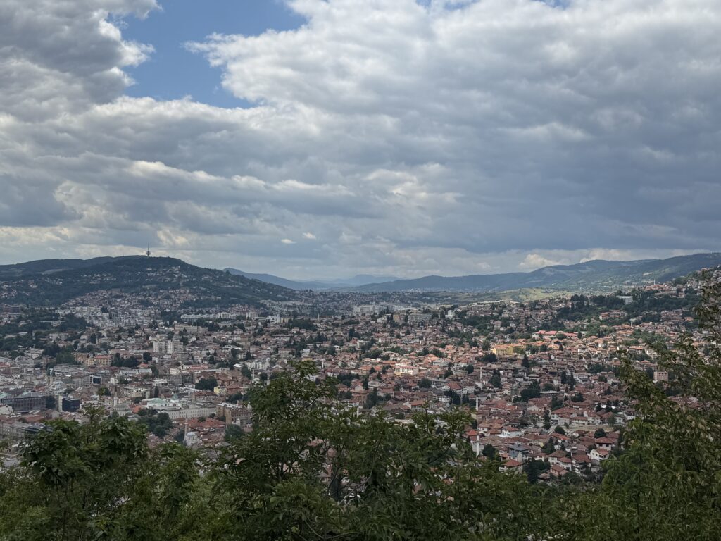 A cidade de Sarajevo vista de cima