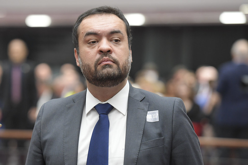 As conexões de Cláudio Castro com o maior sonegador do país