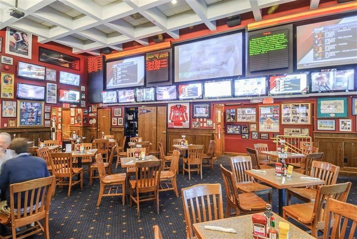 Crystal City Sports Pub, photo 5
