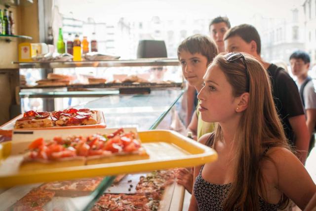 High school student orders pizza on a summer teen tour to Italy.