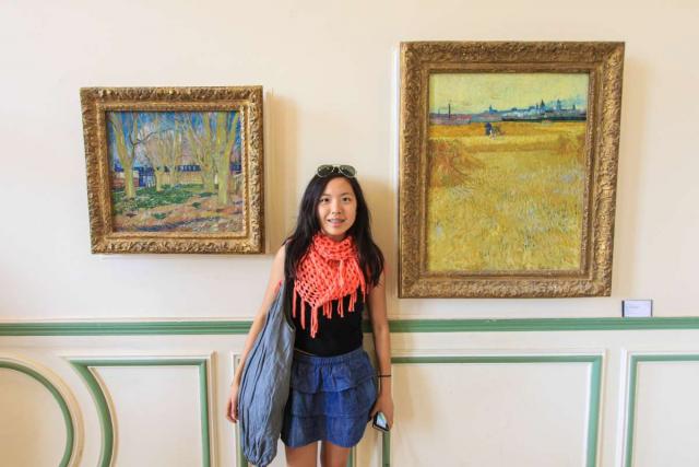 Teen traveler visits impressionist art museum in France on summer program