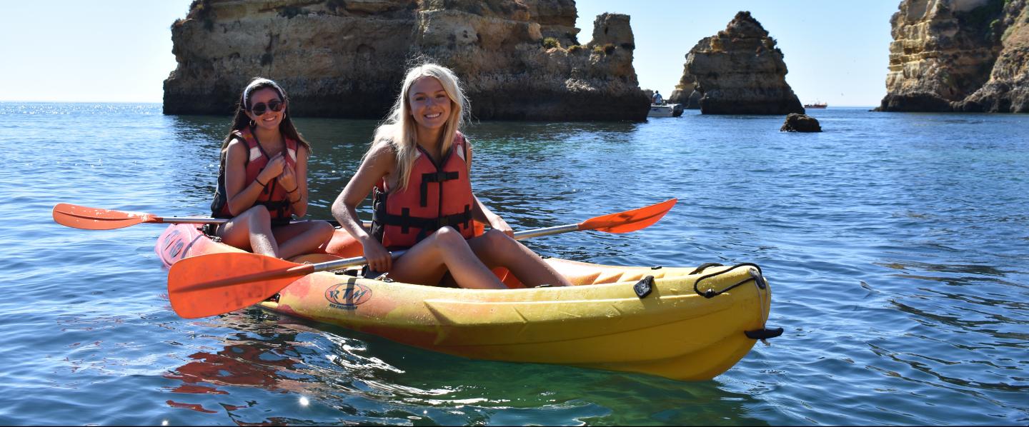 students kayak lagos portugal