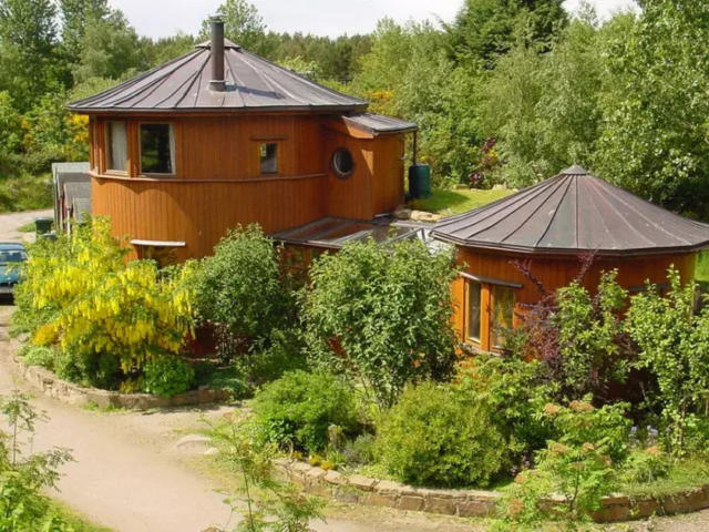 Students learn about sustainability in Scotland on their high school tour