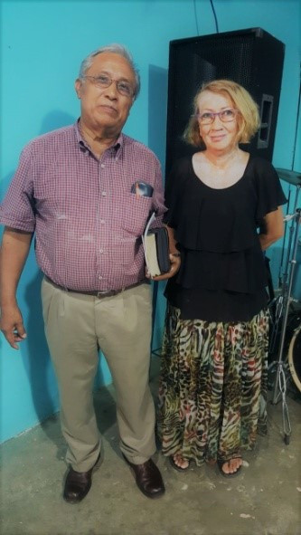 Pastor Jose and Flor Maria of Revelaction de Dios Church.jpg