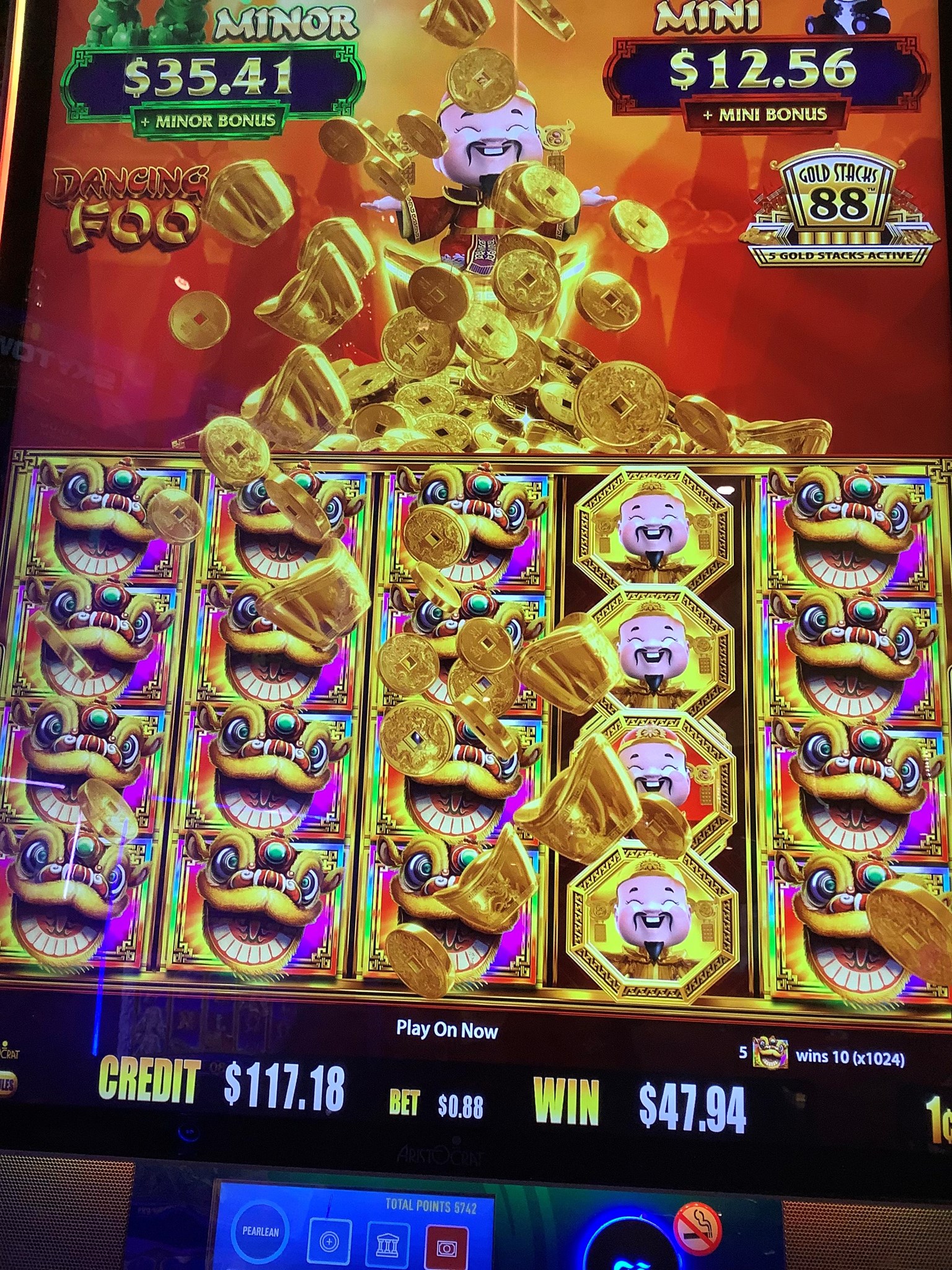 River Royale Slot Machine River Royale Slot Machine