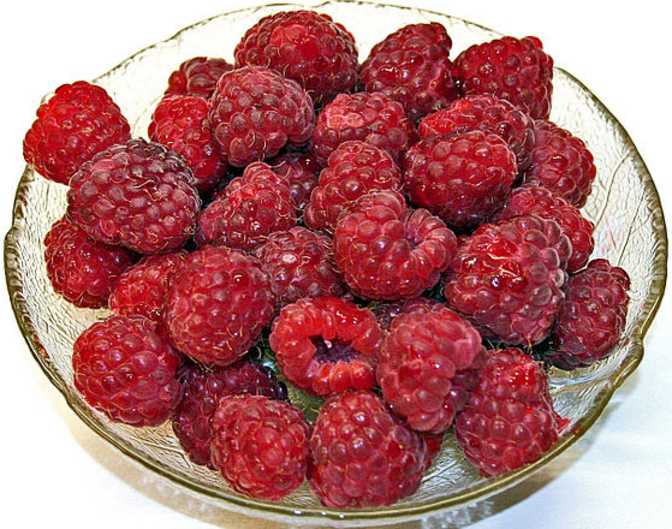 Raspberry vs Strawberry What is the difference?