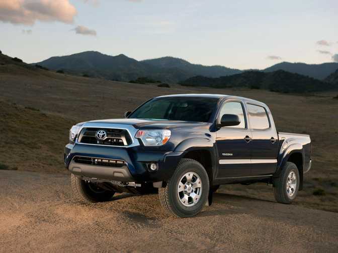 Toyota Access Cab 4x4 4.0L V6 (2015) vs Toyota Double Cab 4x2 2.7L (2015) ¿cuál