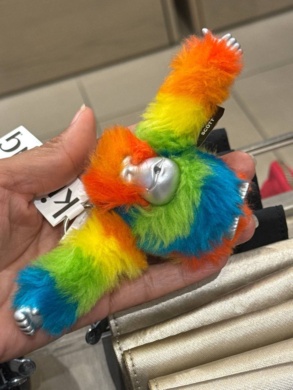 macaquinho M