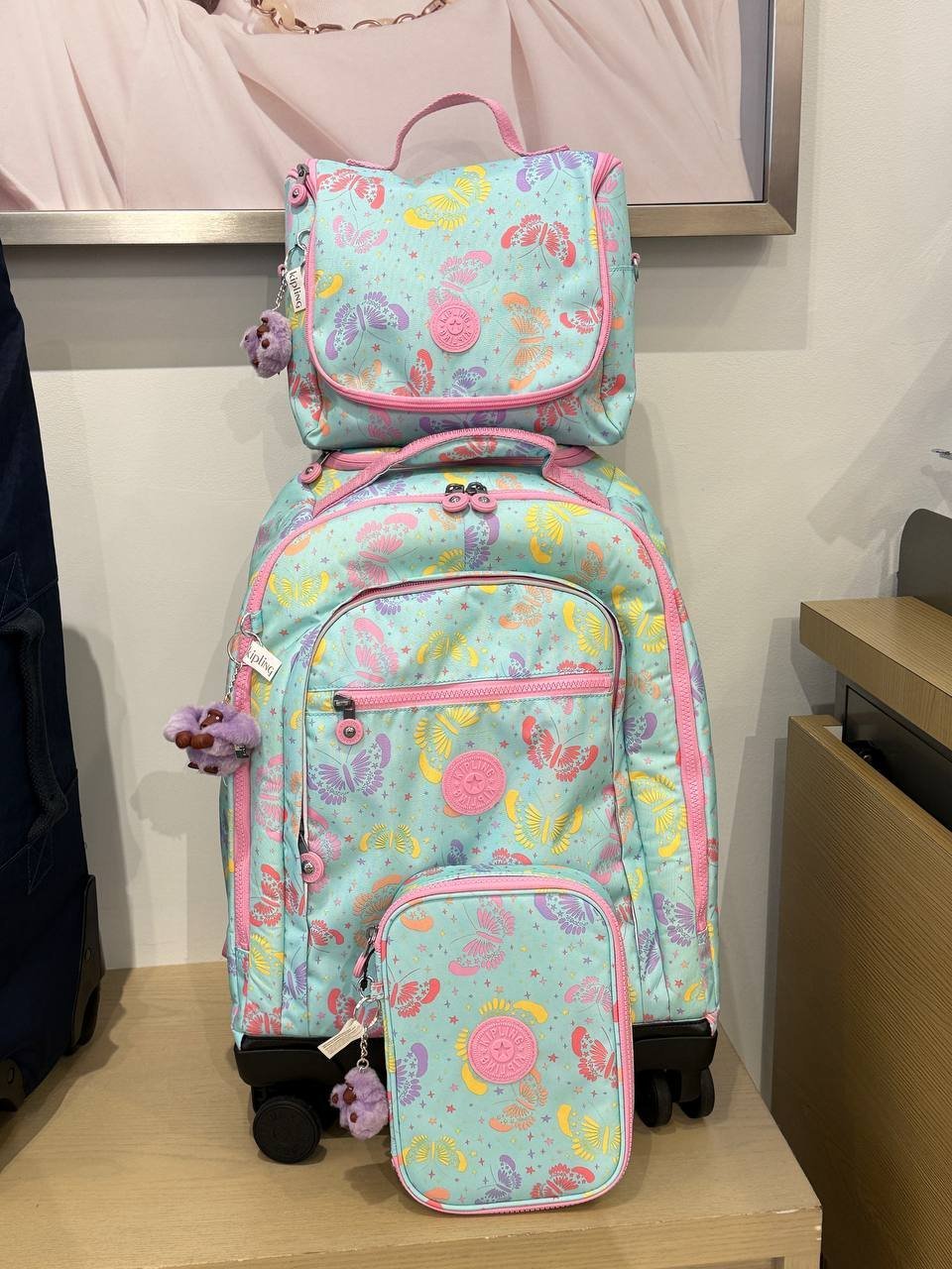 Kit Mochila New Zea + Lancheira Kichirou + Estojo 100 Pens