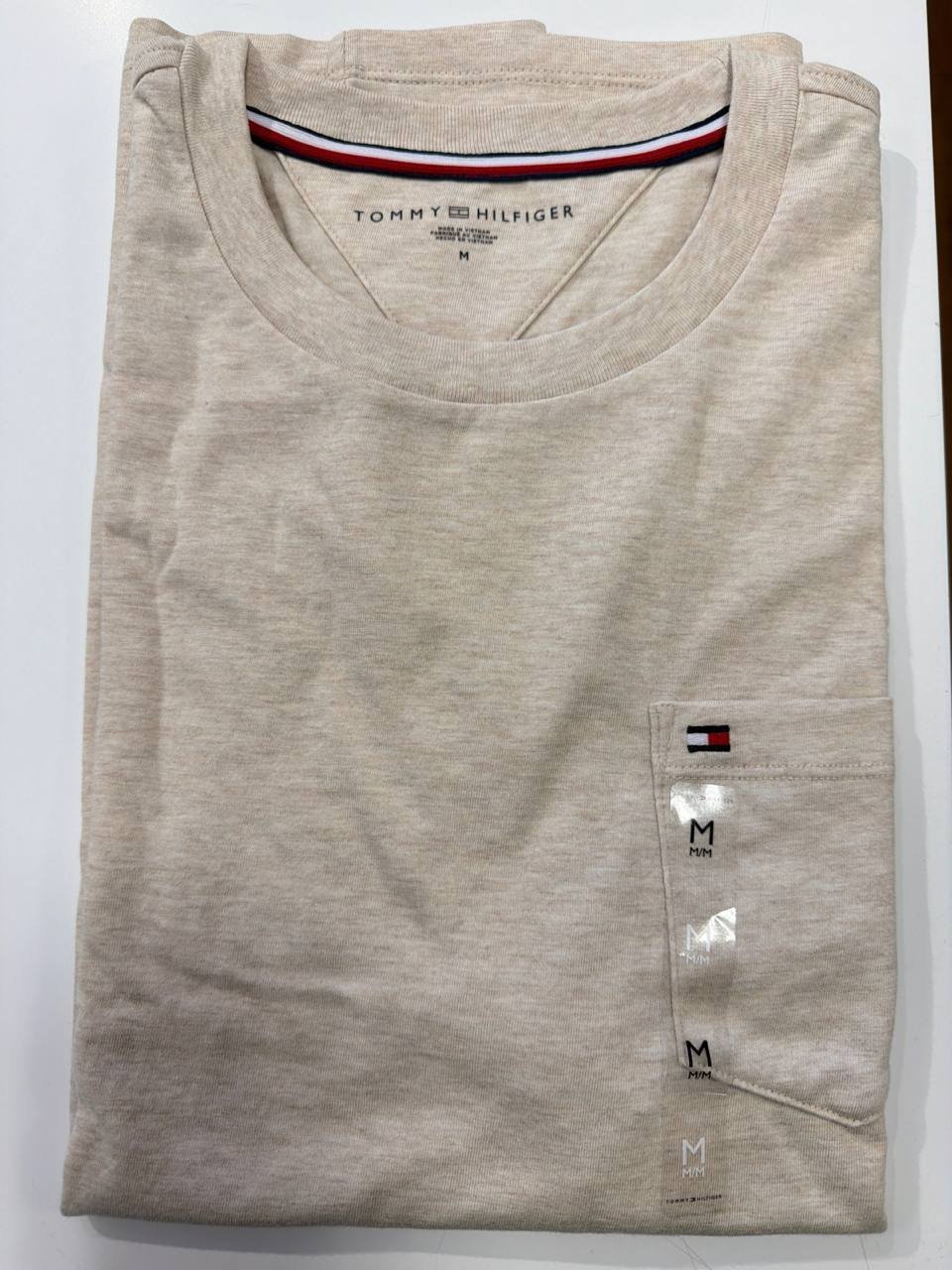 Camiseta regular fit com bolso