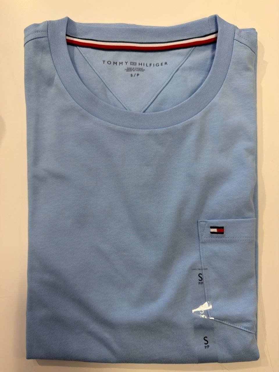 Camiseta regular fit com bolso
