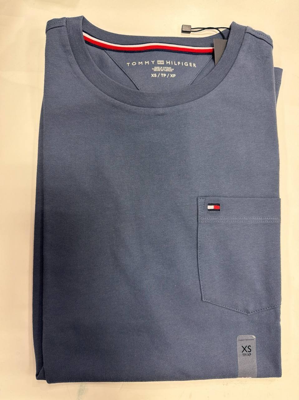 Camiseta regular fit com bolso
