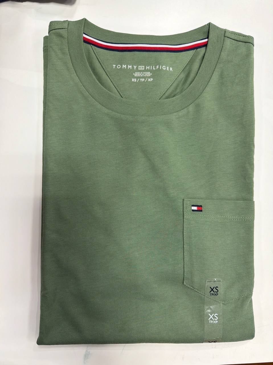 Camiseta regular fit com bolso