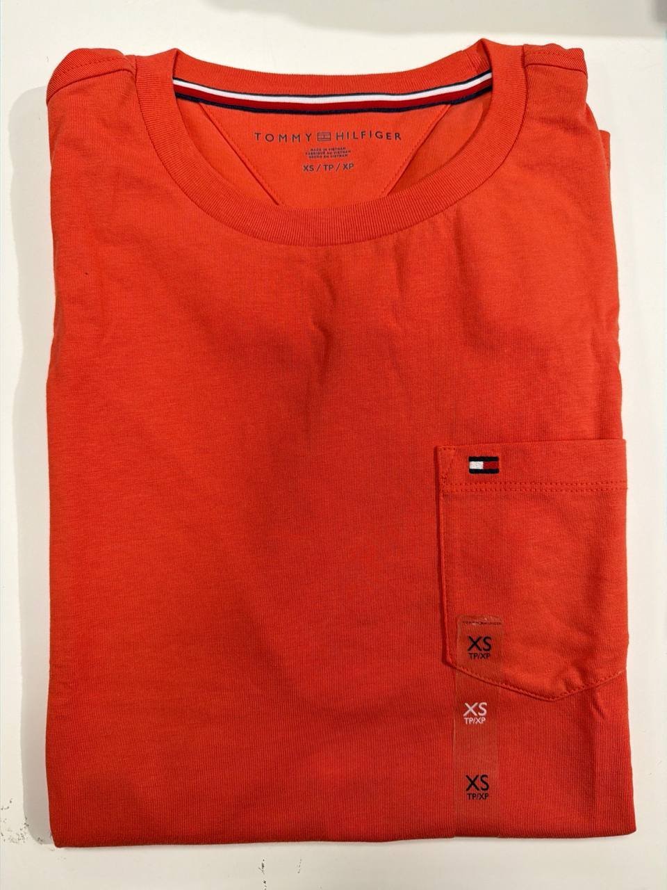 Camiseta regular fit com bolso