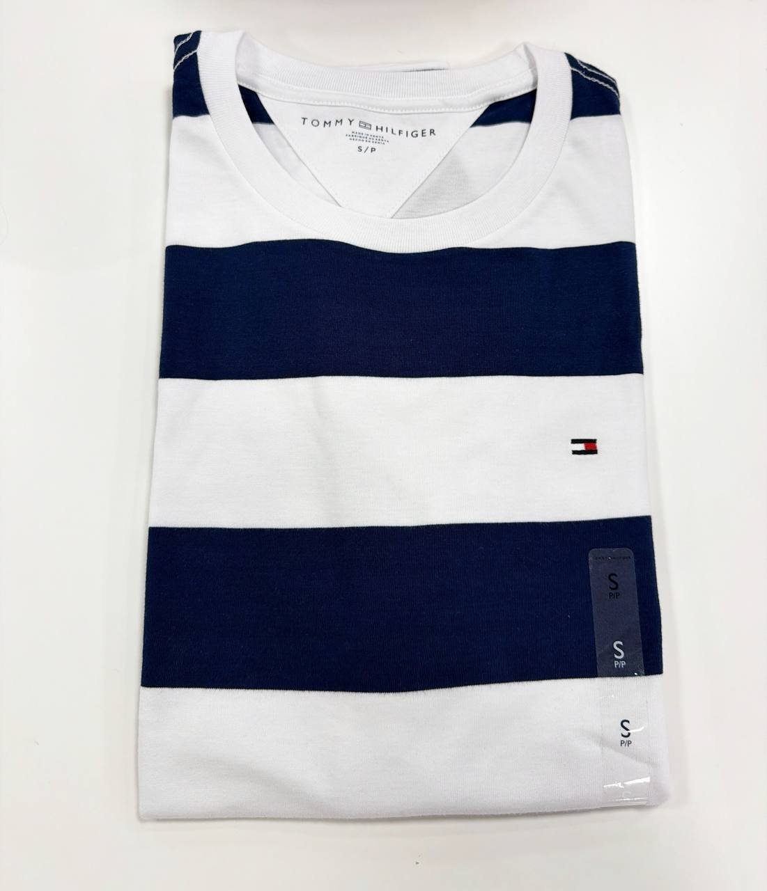 Camiseta Regular Fit Gola U