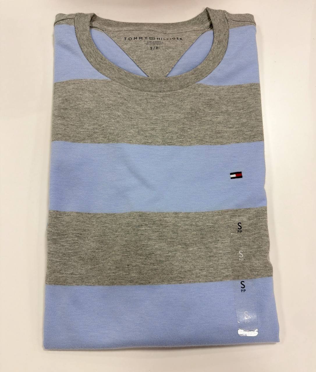 Camiseta Regular Fit Gola U