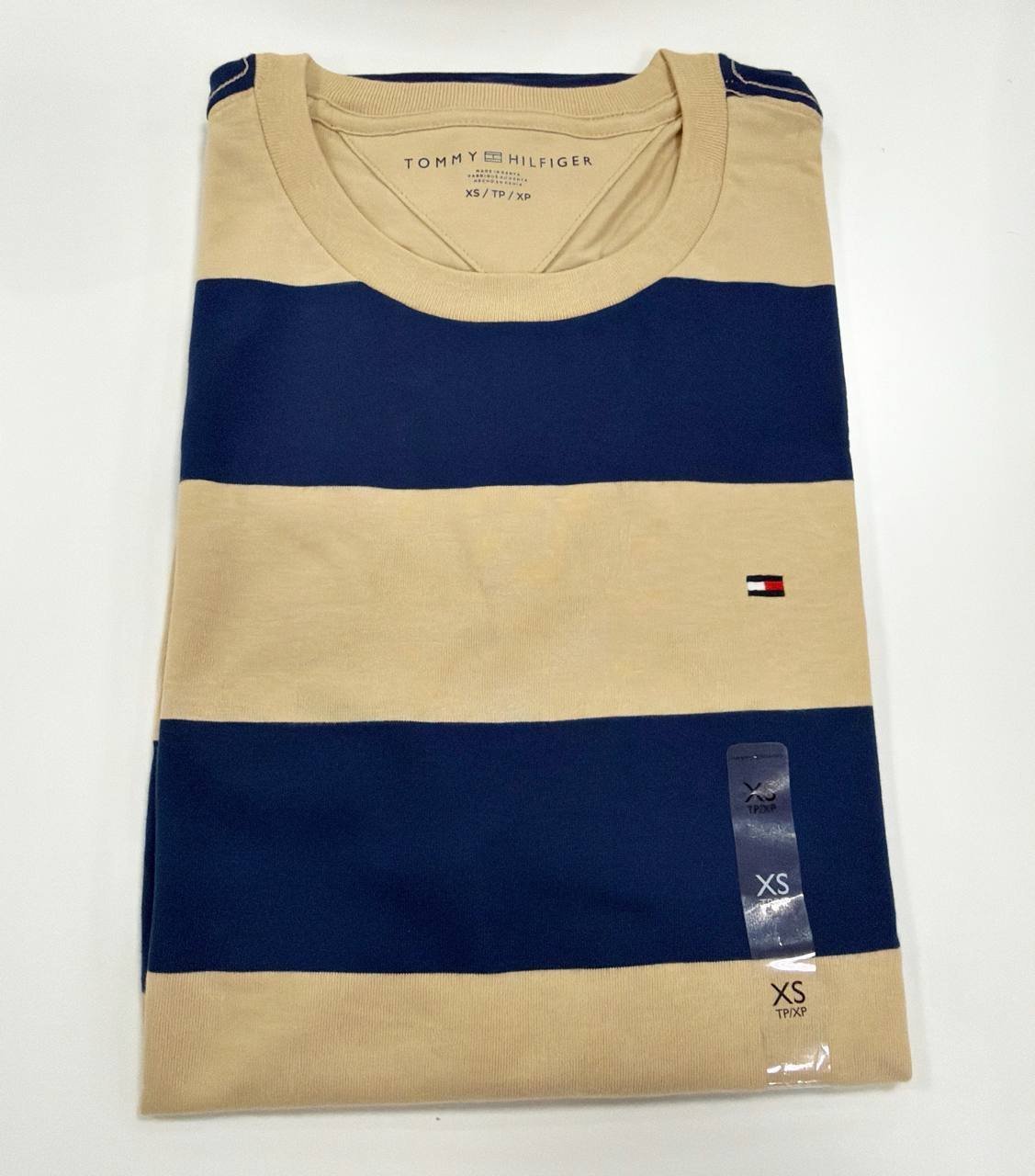 Camiseta Regular Fit Gola U