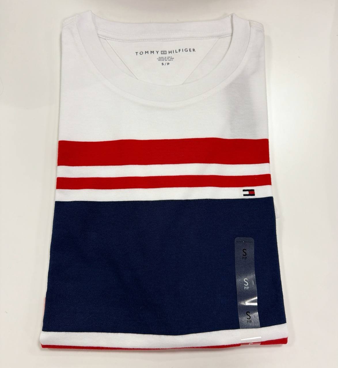 Camiseta Regular Fit Gola U