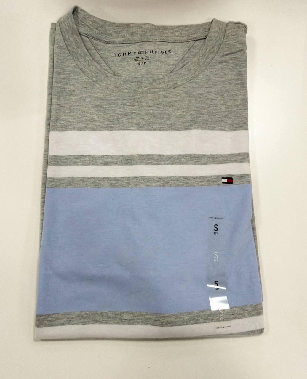 Camiseta Regular Fit Gola U