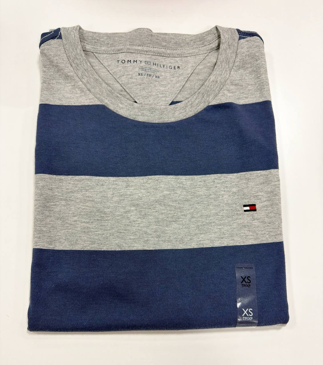 Camiseta Regular Fit Gola U
