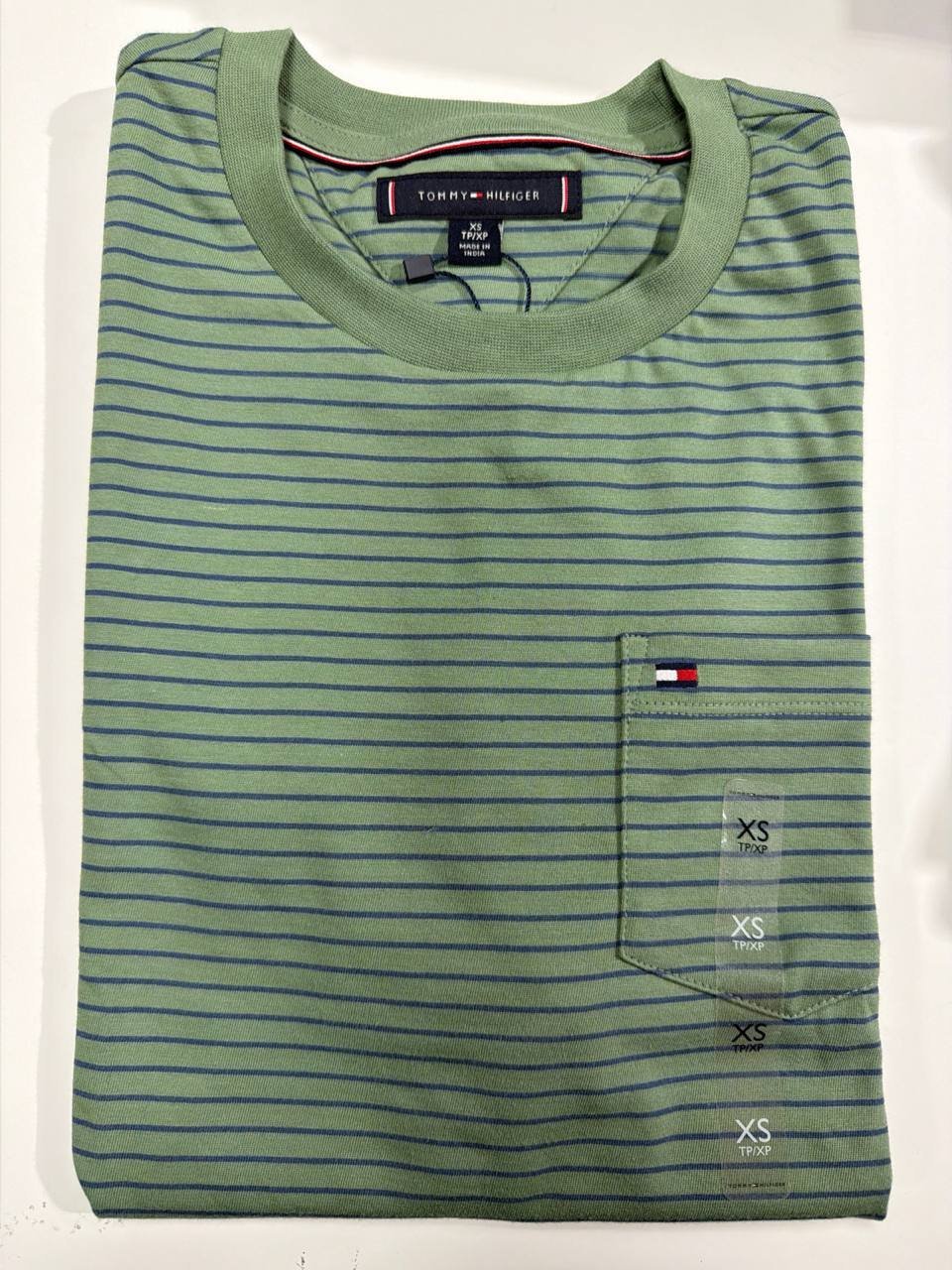 Camiseta regular fit com bolso