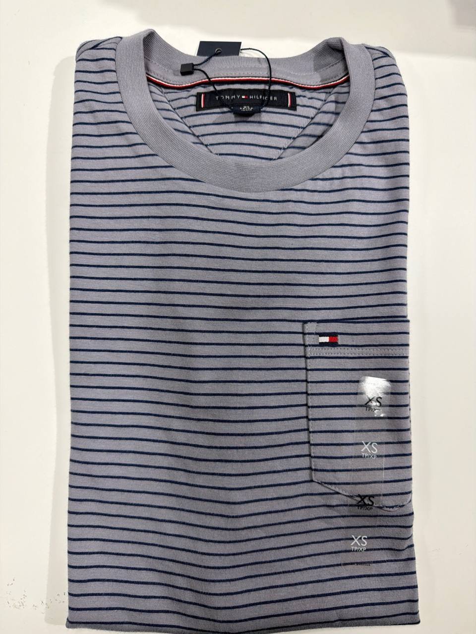 Camiseta regular fit com bolso