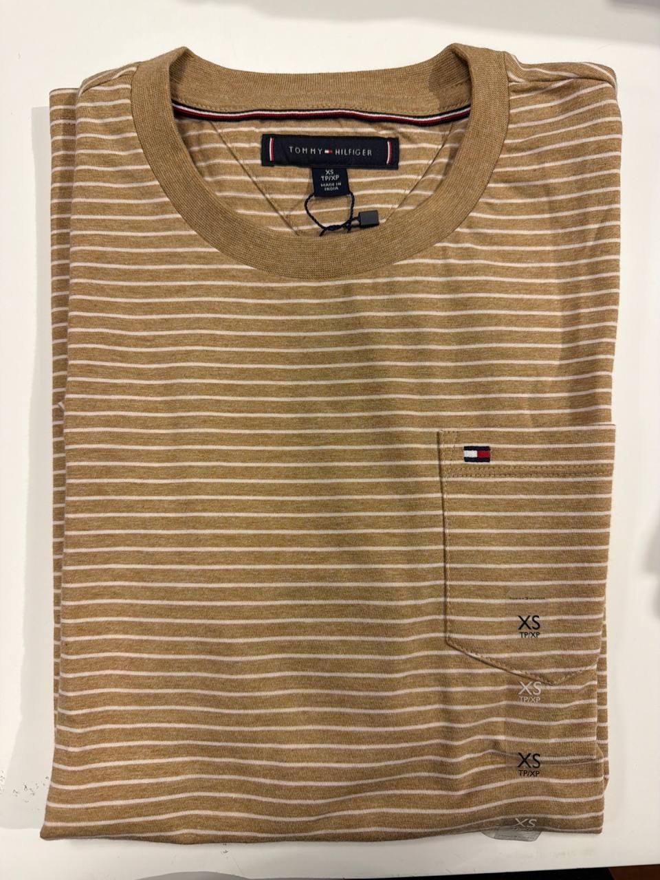 Camiseta regular fit com bolso