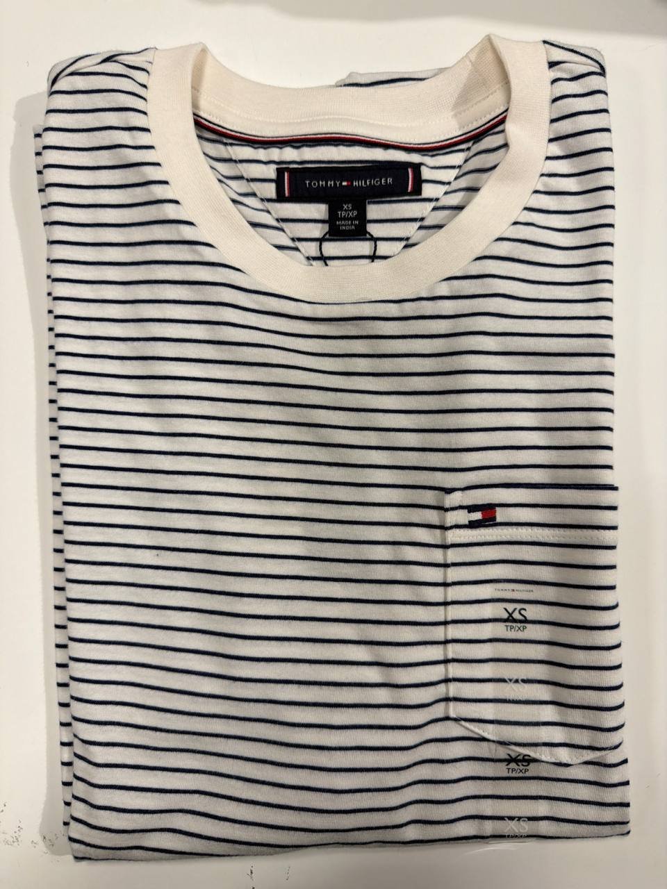 Camiseta regular fit com bolso