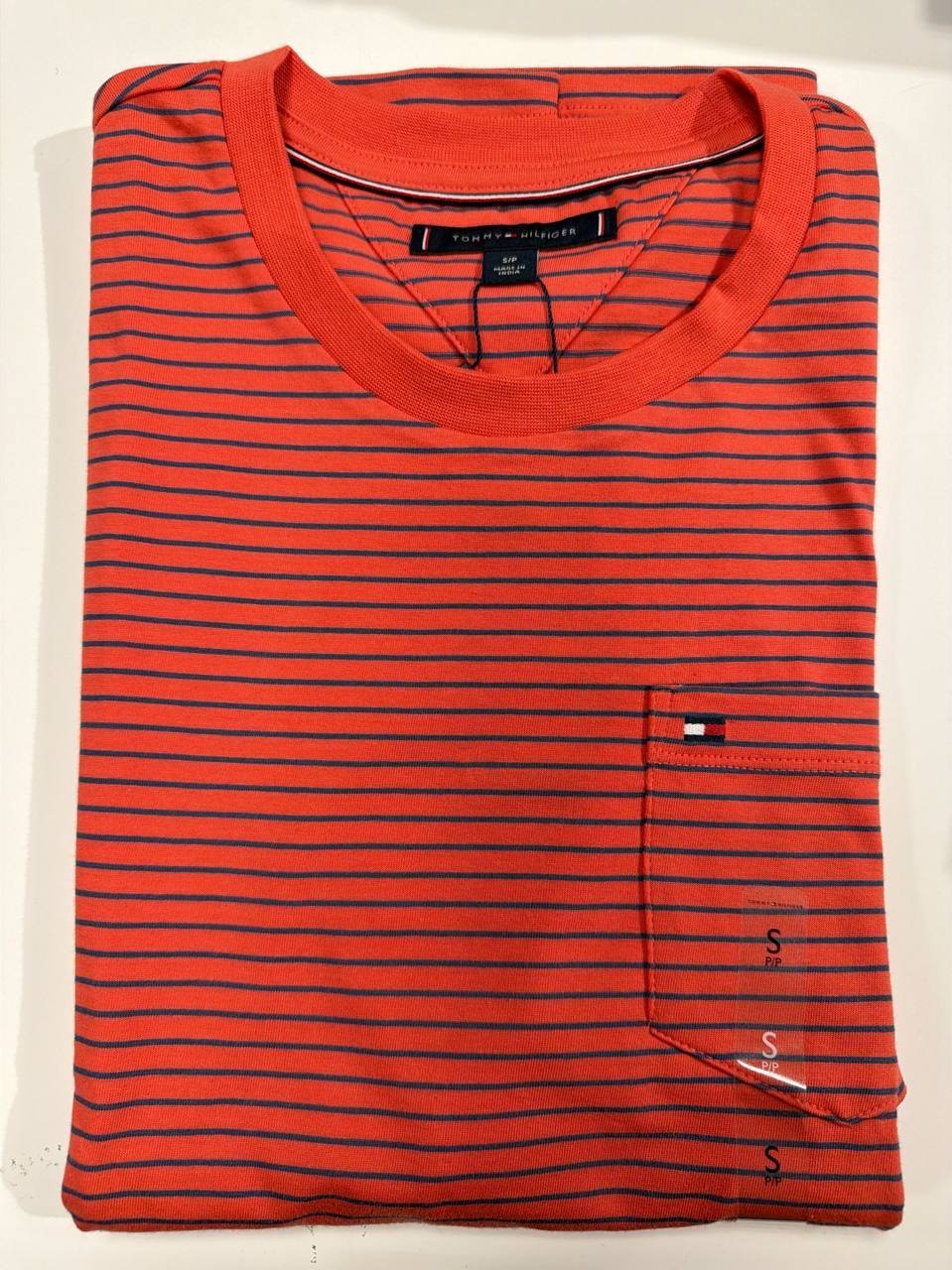 Camiseta regular fit com bolso