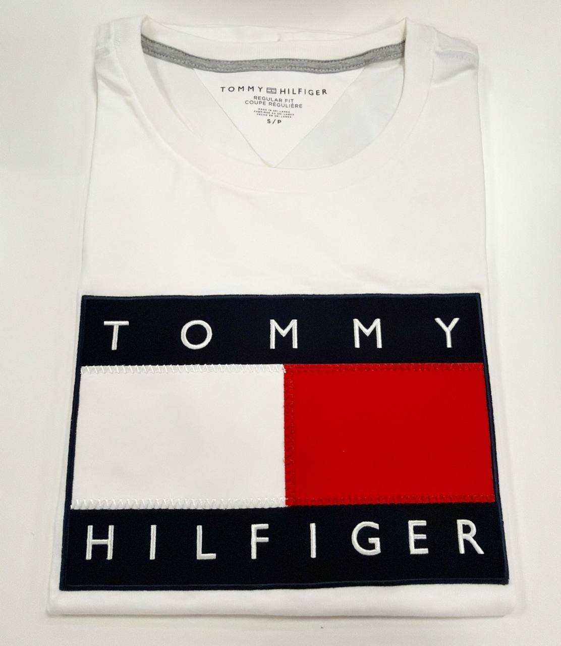 Camiseta Regular Fit Gola U