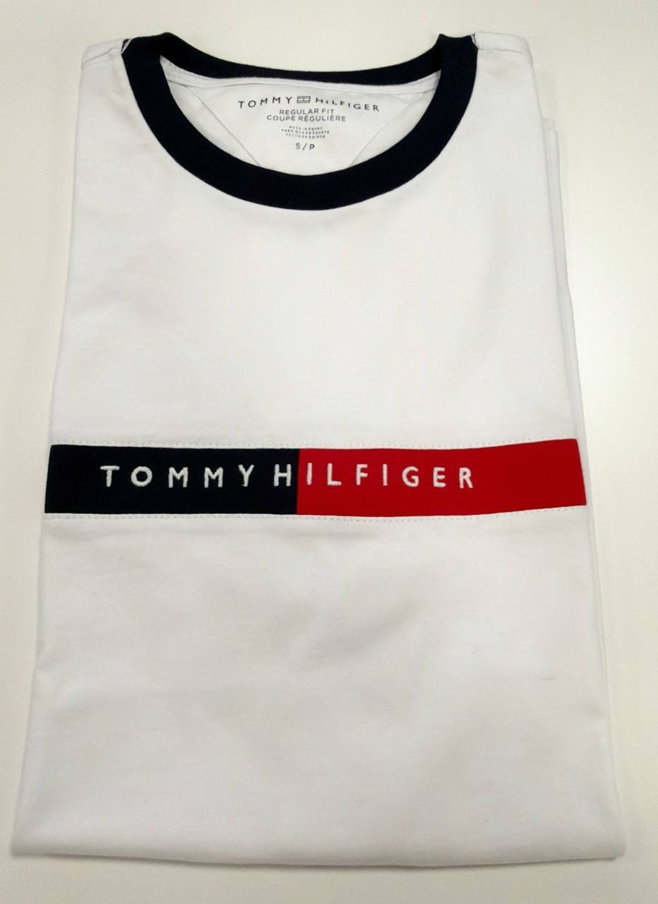 Camiseta Regular Fit Gola U