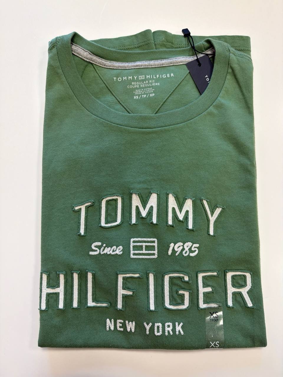 Camiseta Regular Fit Gola com bordado