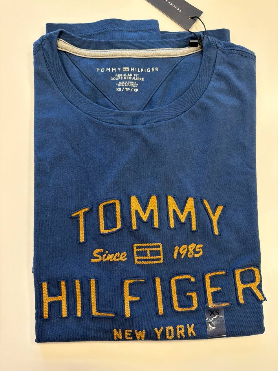 Camiseta Regular Fit Gola com bordado