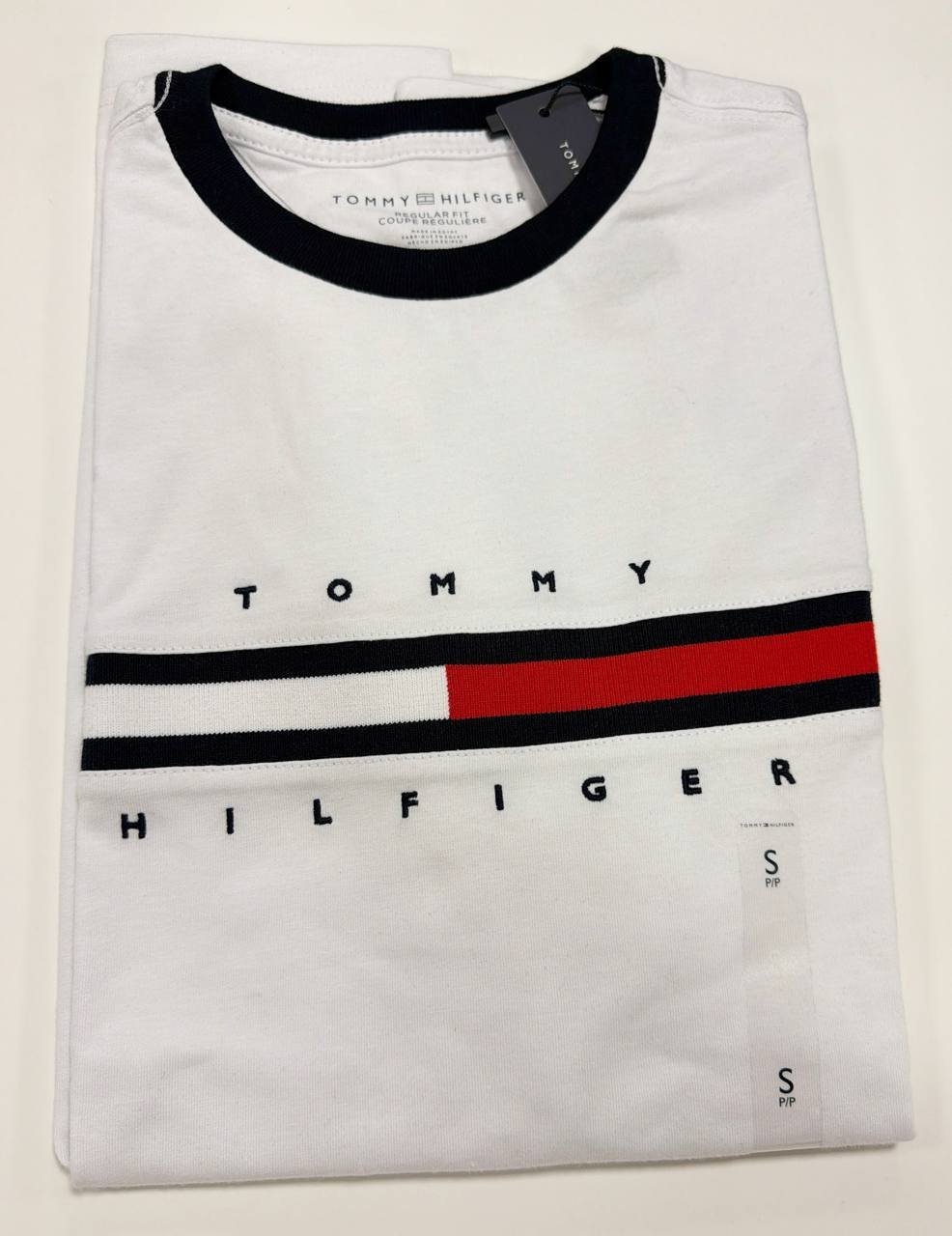 Camiseta Regular Fit Gola U