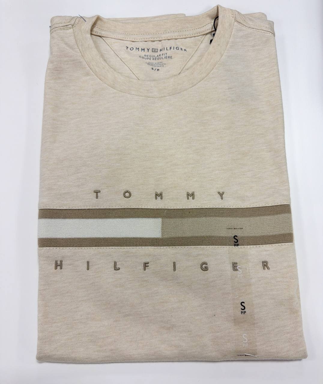 Camiseta Regular Fit Gola U