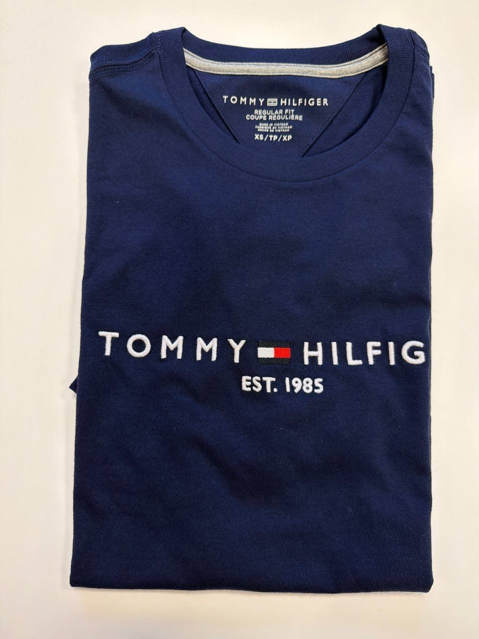 Camiseta Regular Fit Gola U com bordado