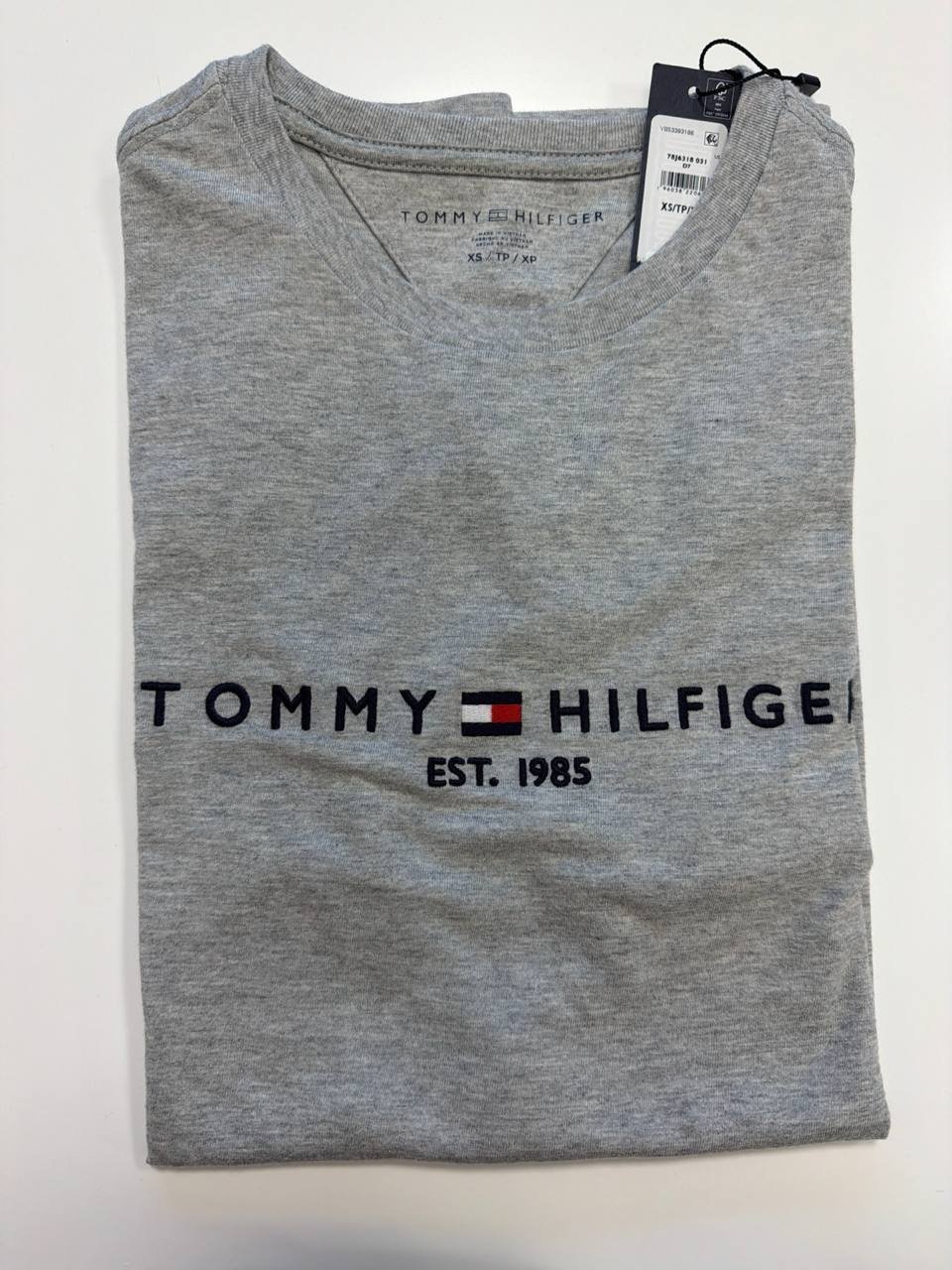 Camiseta Regular Fit Gola U com bordado